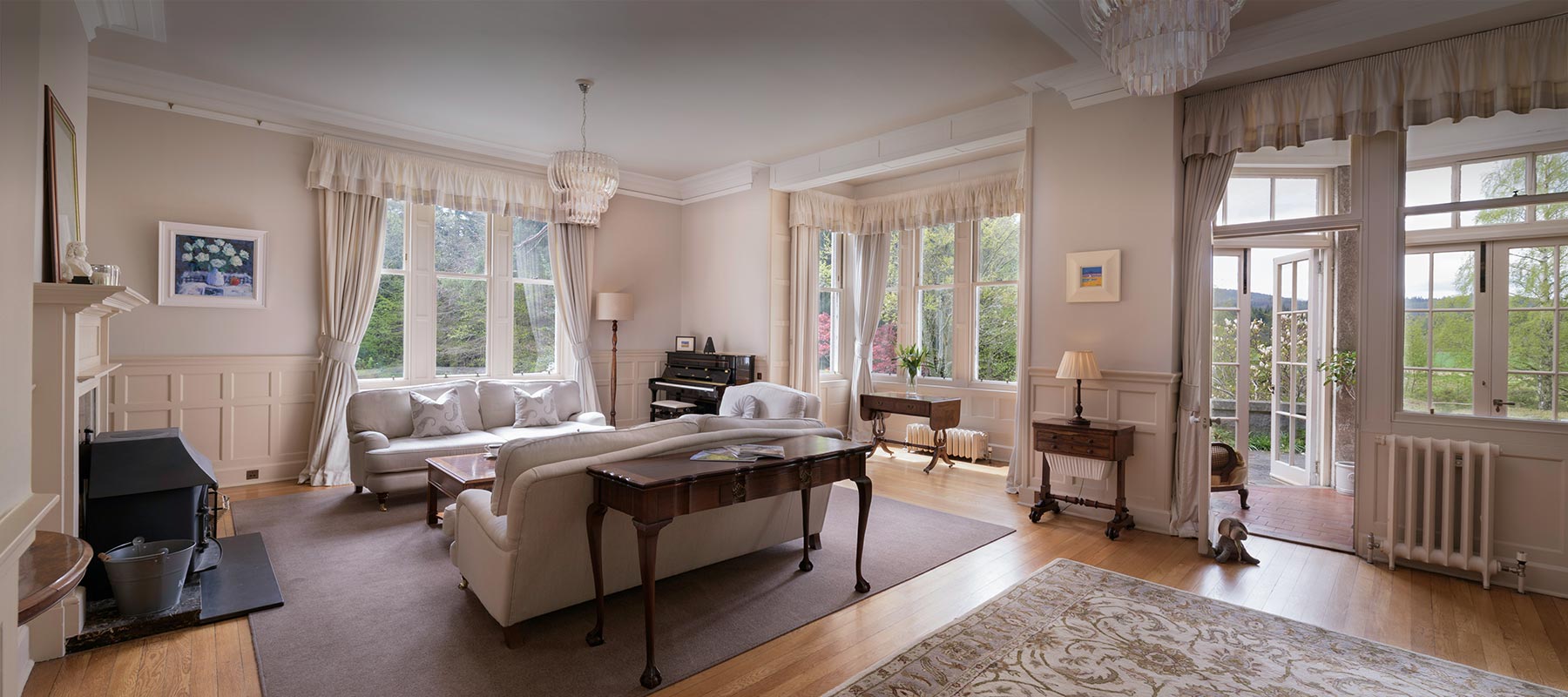 Lys Na Greyne Drawing Room